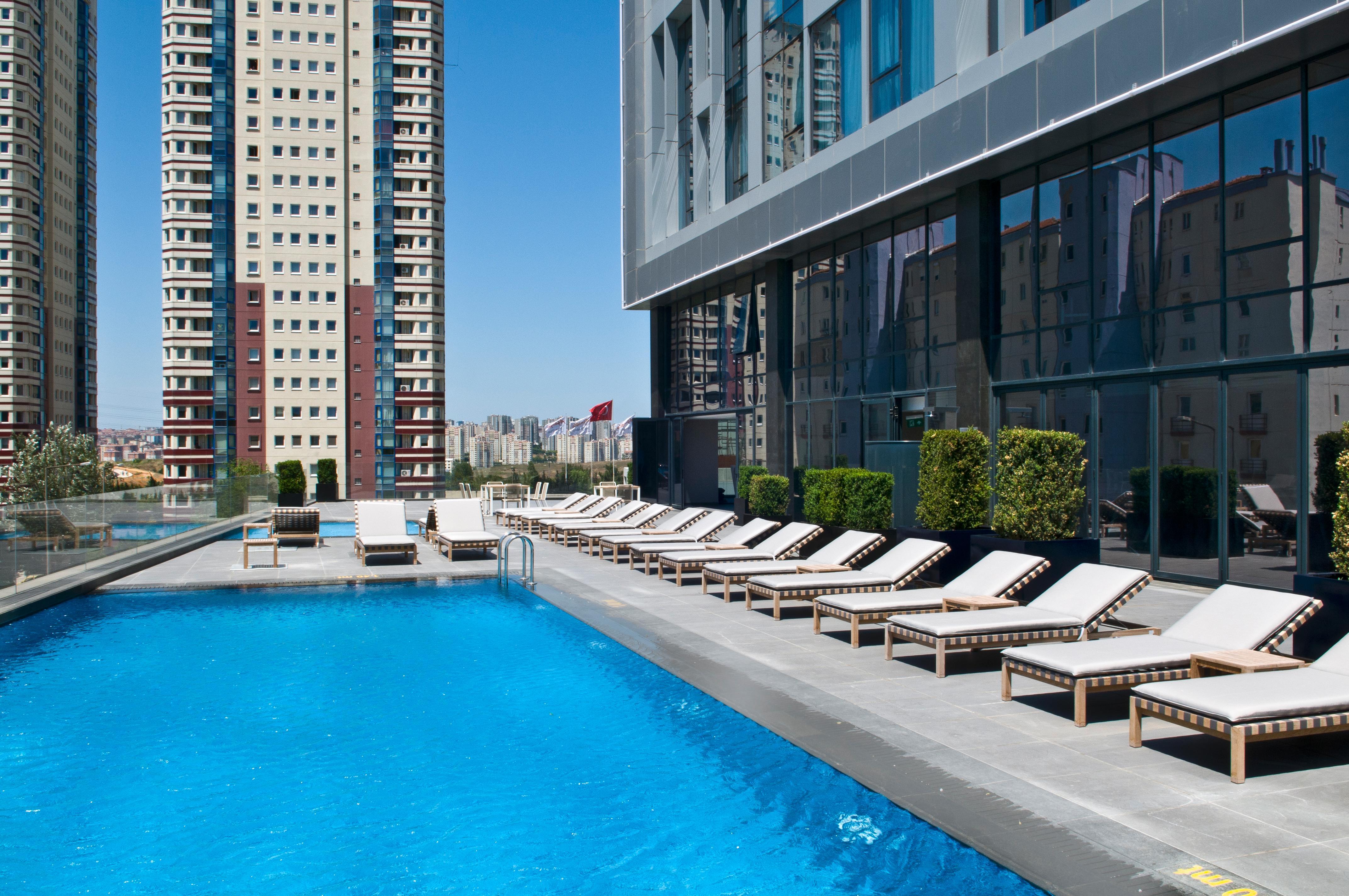 Radisson Blu Hotel Istanbul Asia Exterior foto Pool