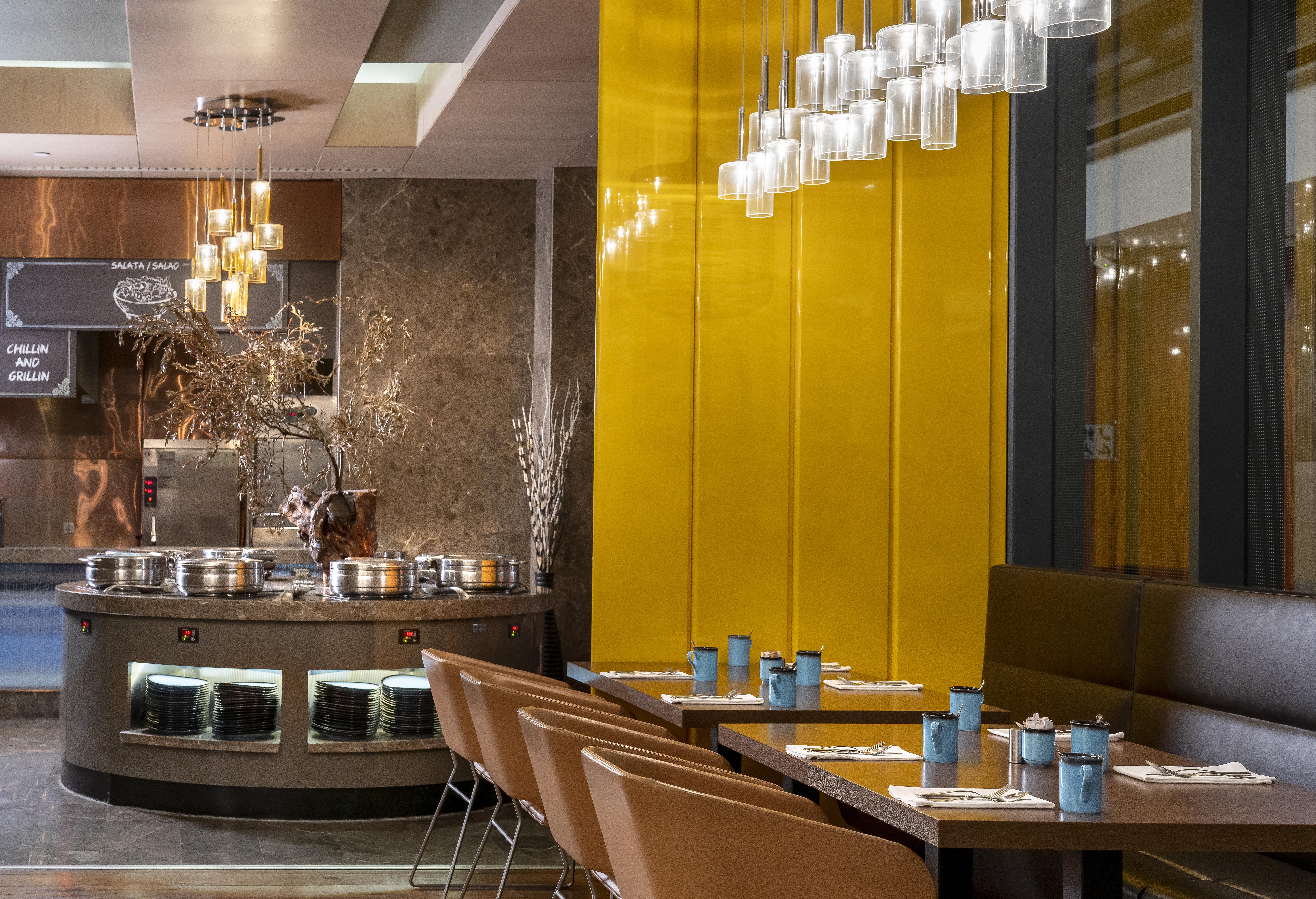Radisson Blu Hotel Istanbul Asia Exterior foto The interior of the restaurant