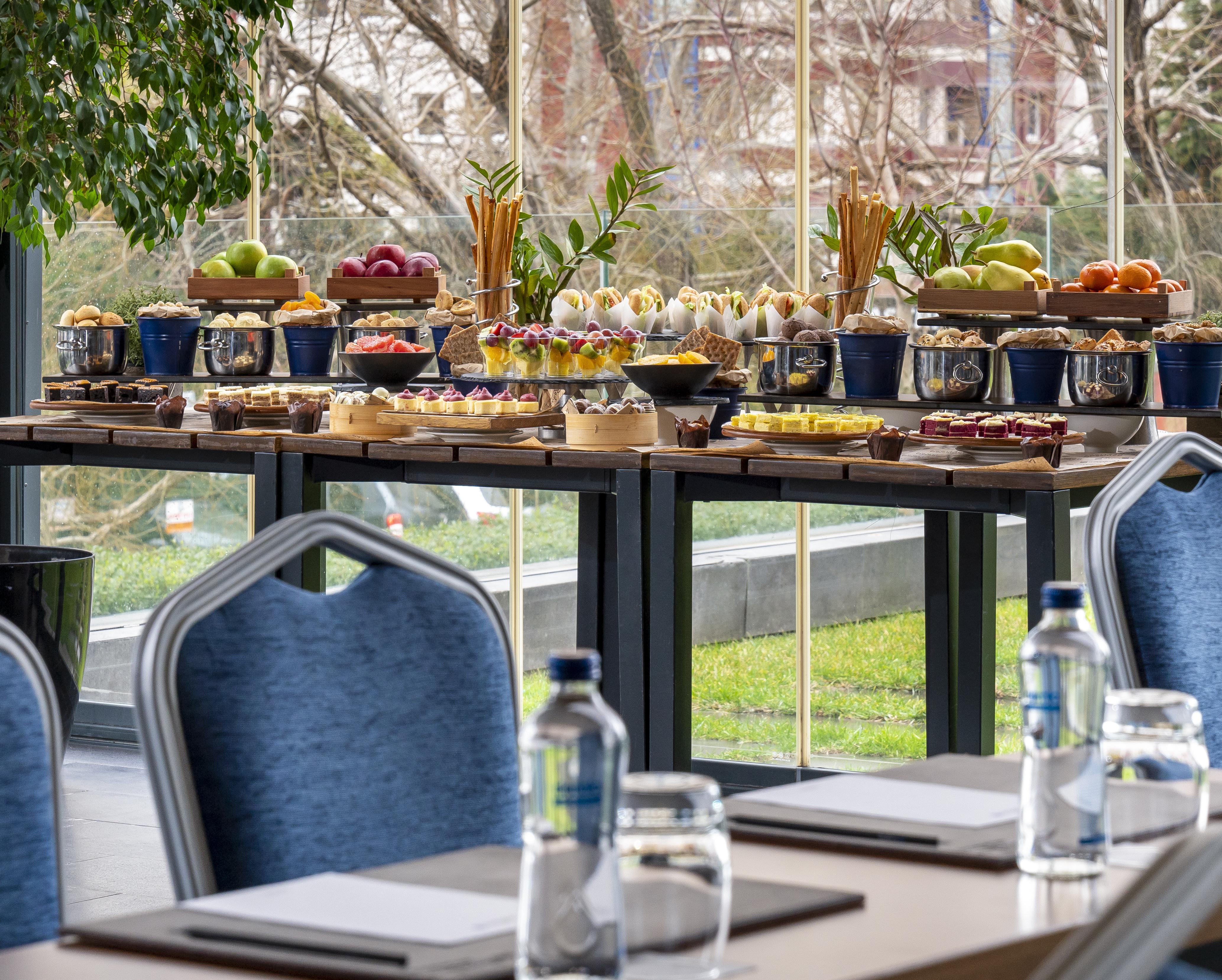 Radisson Blu Hotel Istanbul Asia Exterior foto The Garden Grill