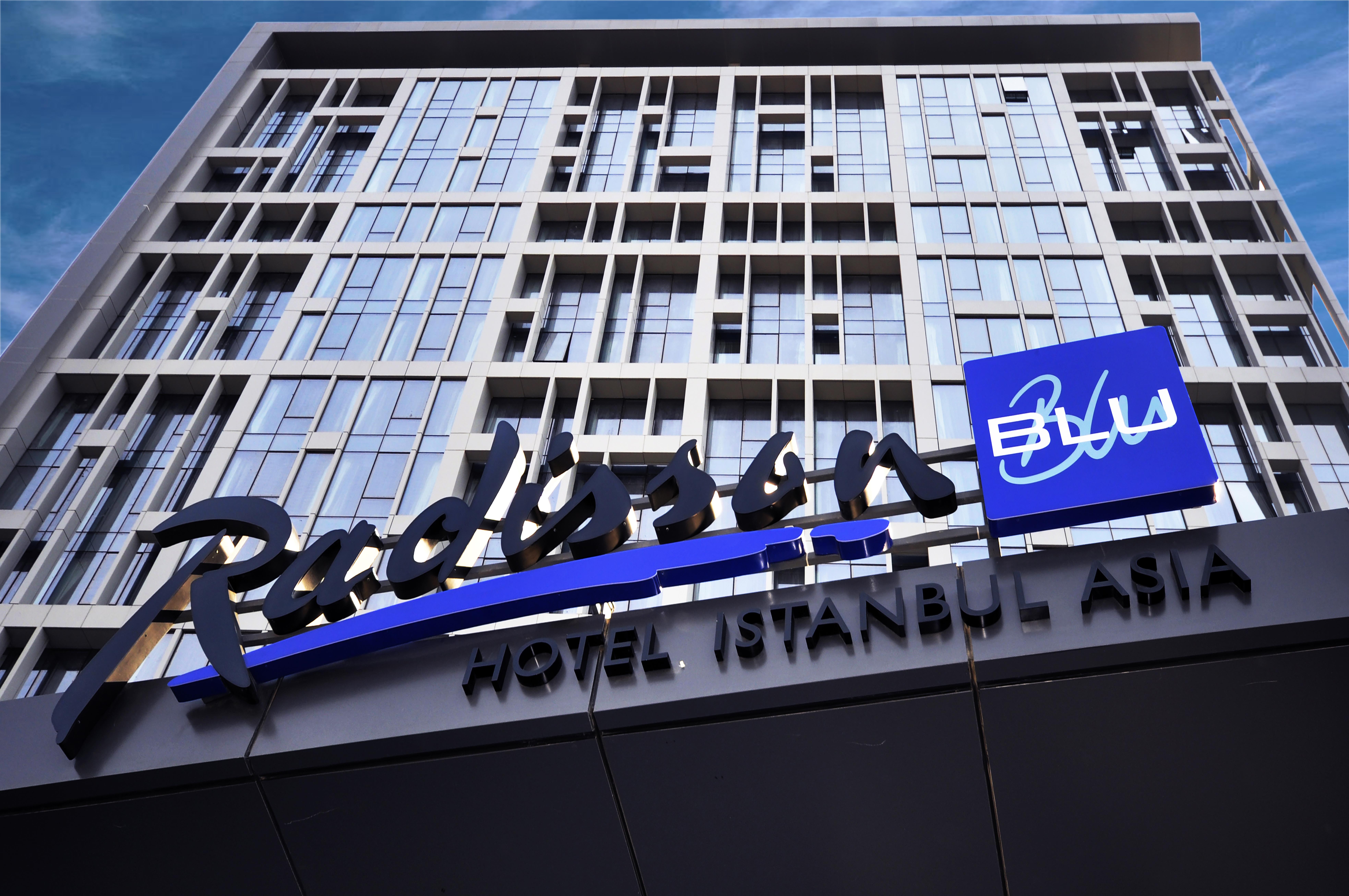 Radisson Blu Hotel Istanbul Asia Exterior foto Estrella Damm headquarters in Barcelona