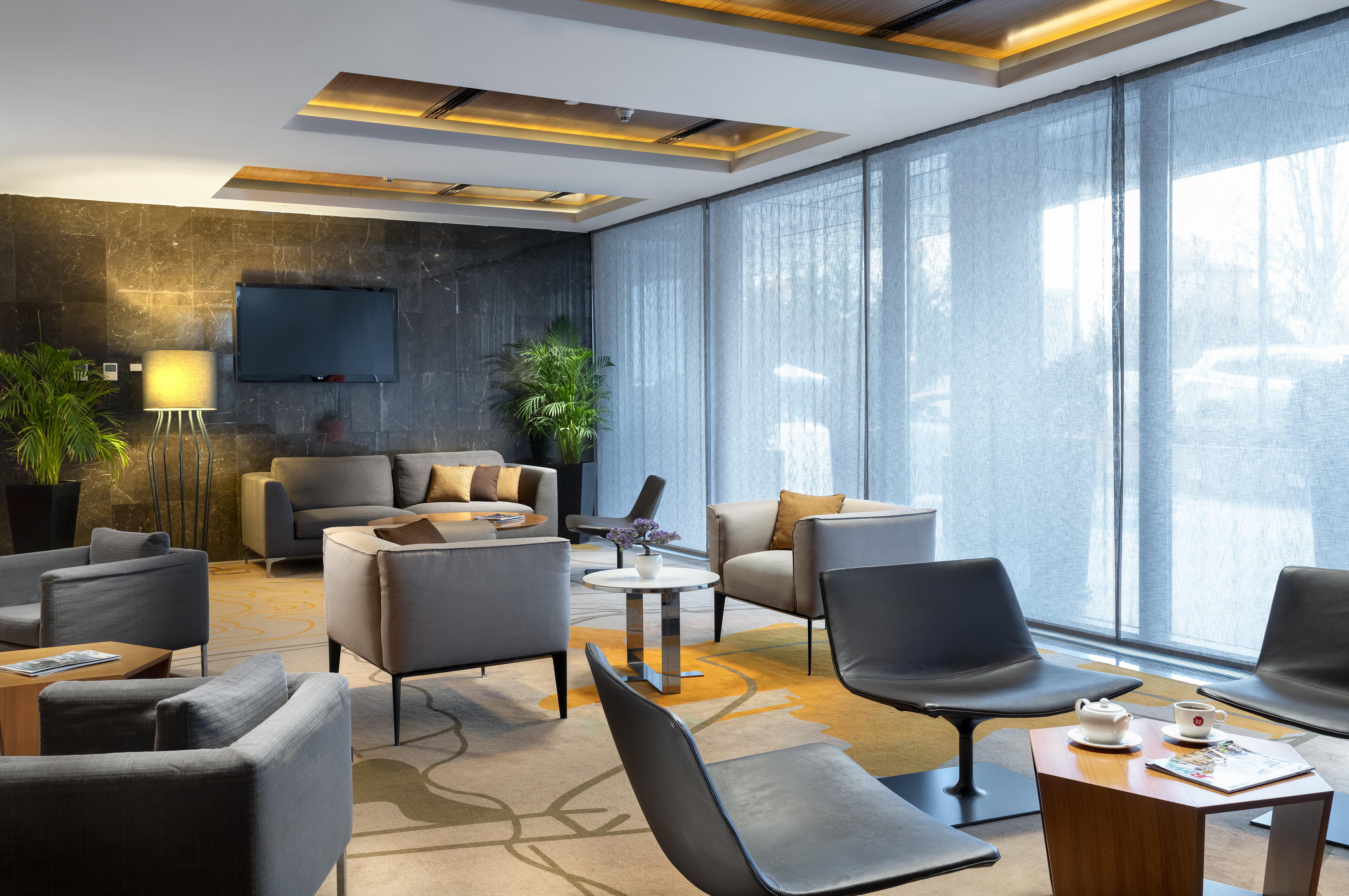 Radisson Blu Hotel Istanbul Asia Exterior foto The lounge at the airport